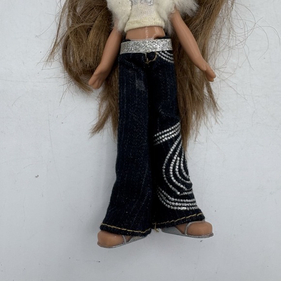 MGA Bratz Forever Diamondz Yasmin Doll 7" With Outfit Missing 1 Earring - Picture 4 of 14